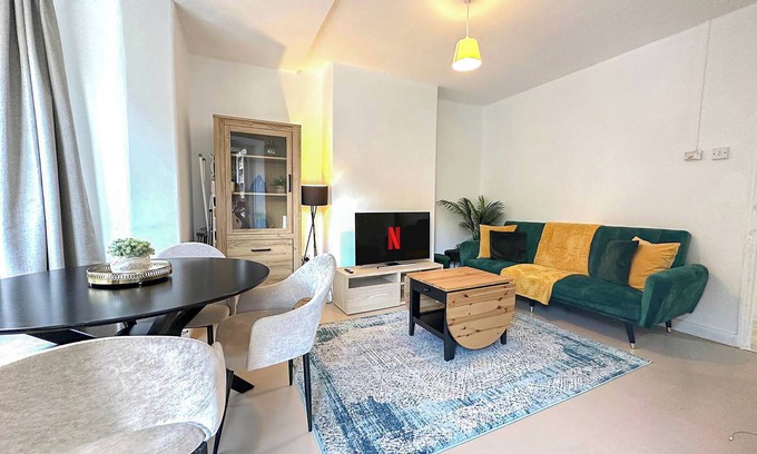 White City Apartamento | 2 Bedroom flat with FREE Wi-Fi & Balcony in White City, Hammersmith
