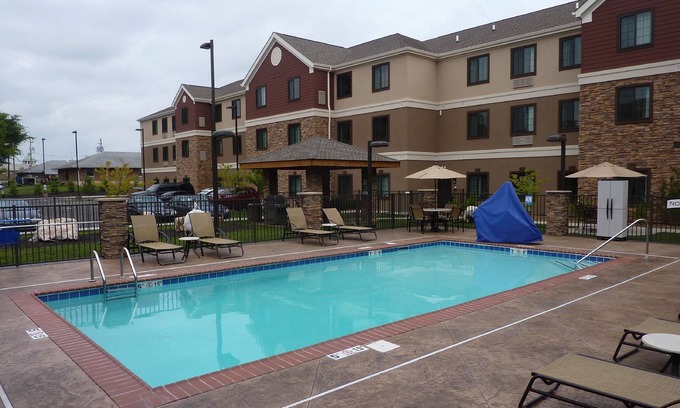 Bowling Green Condominio | 2 Bedroom | Free Daily Breakfast! Pool