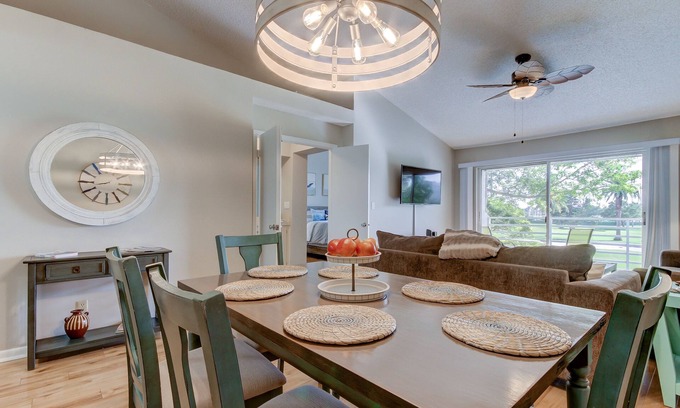 Isla del Sol Condominio | 2 Bedroom Golf Course View, Near the Beach!