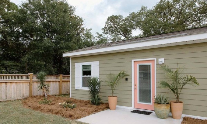 Green Meadow Casa | 2 bedroom guesthouse with private fenced in yard!