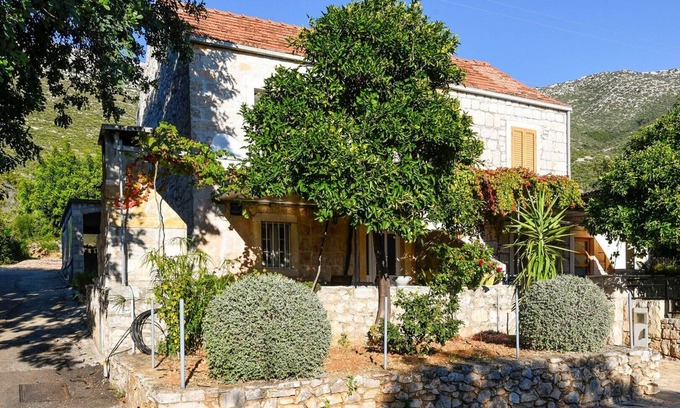 Stankovici Casa | Holiday Home Stone Oasis