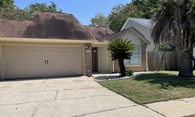 Fort Walton Beach Casa | 2 bedroom home located approximately 10 minutes from the beach!