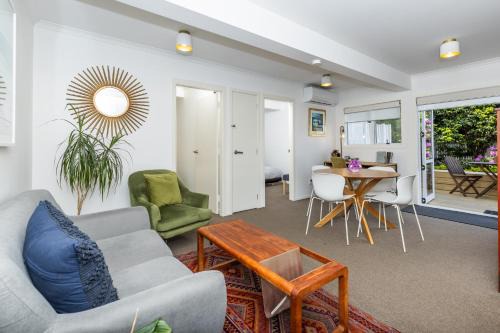 Hamilton East Apartamento | 2 Bedroom Home away from Home near CBD & private parking