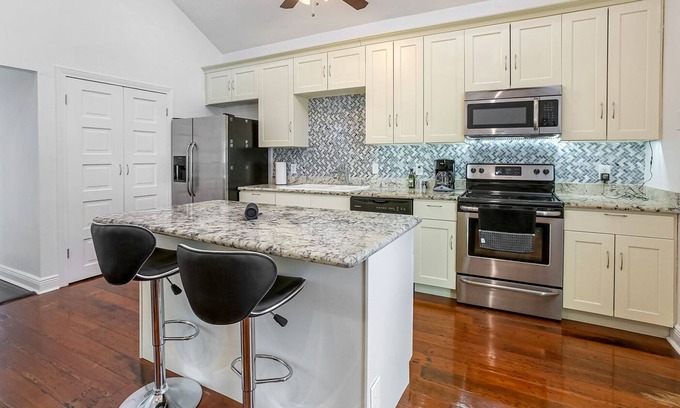Irish Channel Casa | 2-Bedroom Home in Prime New Orleans Location