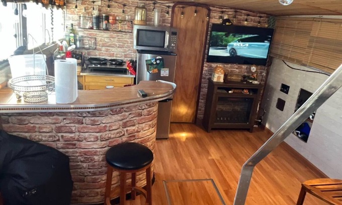 Atlantic City Alquiler De Eote | 2-bedroom house-boat in brilliant Atlantic City with fitness room, WiFi, & pool