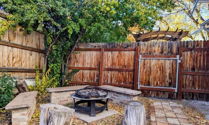 City Park Casa | 2-Bedroom house close to Zoo, Museum and NJH Hospital