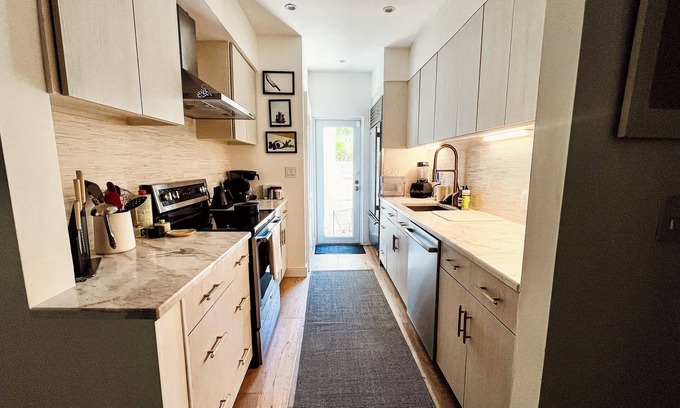 Miami Shores Casa | 2-bedroom house in beautiful El Portal with huge backyard