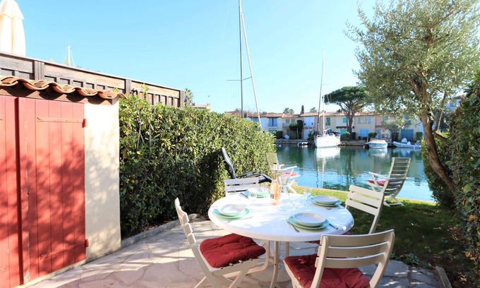 Port Grimaud Casa | 2 bedroom house in Port Grimaud - canal view, 15m-mooring, WIFI