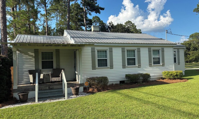 Thomasville Casa | 2-bedroom house in charming Thomasville w/small, fenced area & covered parking.