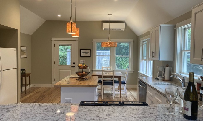 Oak Bluffs Casa | 2-bedroom house, Short walk to beach, with AC and WiFi in Oak Bluffs