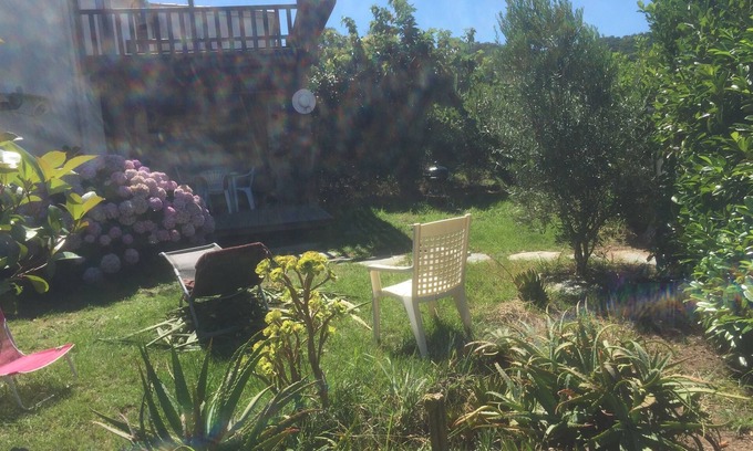 Poggio-Mezzana Casa | Casa de 2 dormitorios con jardín y acceso directo a la playa.
