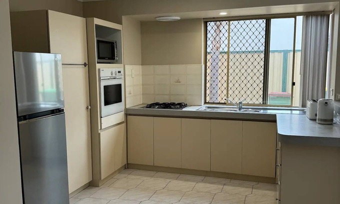 Murdoch Casa | 2 bedroom house with plenty of space