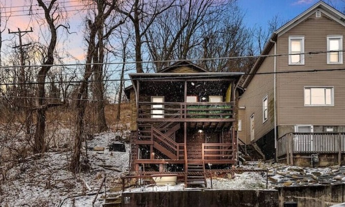 West Homestead Casa | 2-bedroom house with a view near The Waterfront