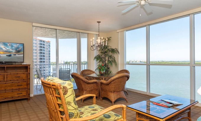 Fort Myers Beach Hotel | 2-Bedroom Island Getaway w/ On-Site Dining & Relaxing Views