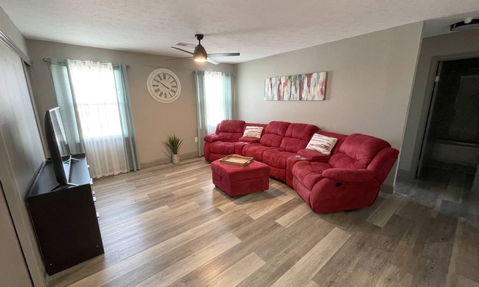 Monroe Apartamento | 2 Bedroom, King Bed, Pets welcome, washer and dryer