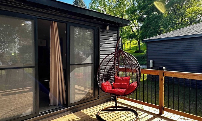 Harwood Casa | 2-bedroom Lake Front Cottage in Harwood, ON #1