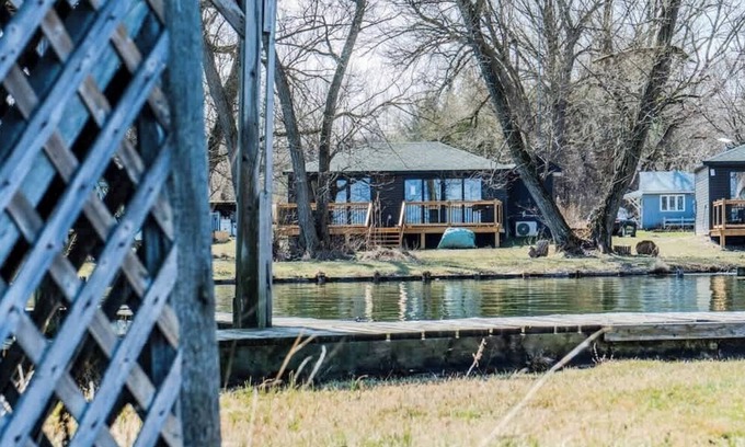 Harwood Cabina | 2-bedroom Lake Front Cottage in Harwood, ON #5