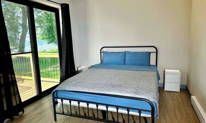 Harwood Cabina | 2-bedroom Lake Front Cottage in Harwood, ON #7