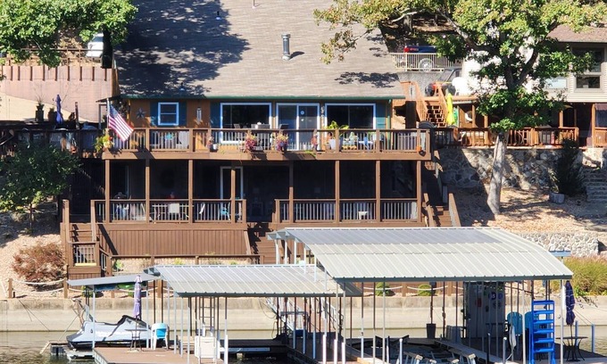 Sunrise Beach Casa | ¡2 habitaciones frente al lago en Frankie & Louies Cove!