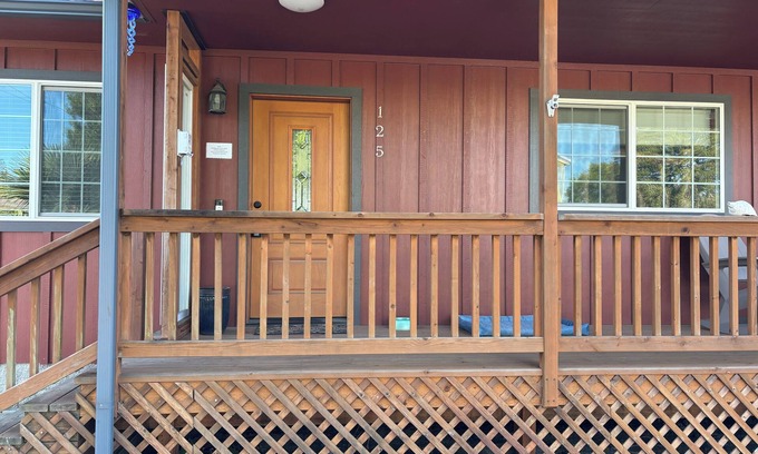 Lakeside Casa | 2 bedroom Lakeside house. Dunes a ride away! Lake within view of front door.
