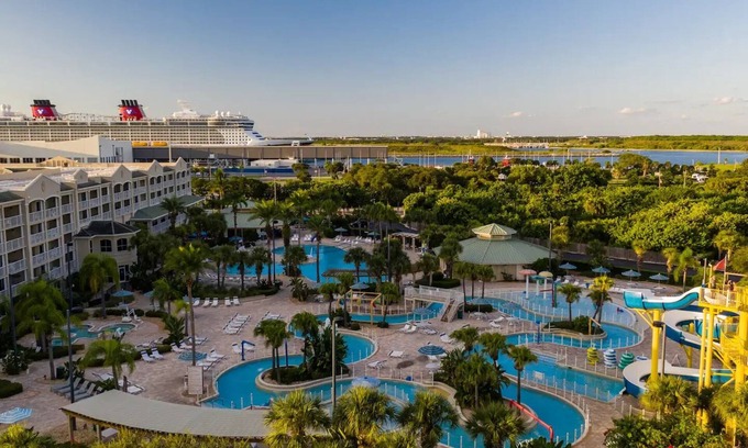 Port Canaveral Condominio | 2-Bedroom Lock-Off Cape Canaveral Condo Beach Access