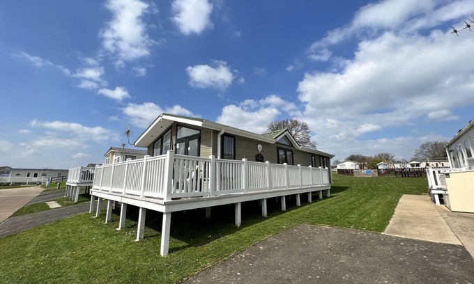 Ryde Cabina | 2 Bedroom Lodge TH35, Nodes Point, St Helens, Isle of Wight