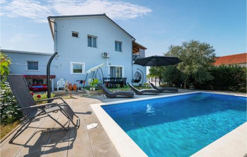 Skatari Apartamento | 2 Bedroom Lovely Apartment In Pula