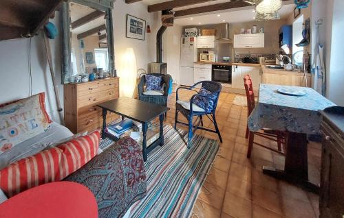 Pleumeur-Bodou Casa | 2 Bedroom Lovely Home In Pleumeur-Bodou