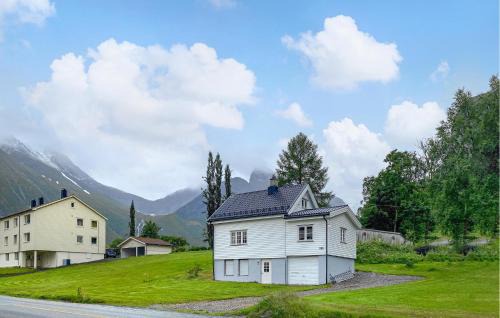 Innfjorden Casa | 2 Bedroom Lovely Home In Innfjorden