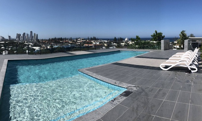 Mermaid Waters Apartamento | 2 dormitorios de lujo a solo 400 metros de la playa