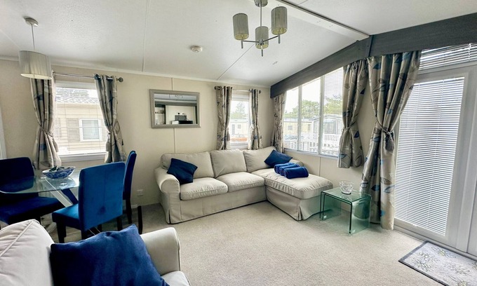 Ringwood Casa | 2 Bedroom Luxury Caravan on Family Park and short drive to Bournemouth Beach