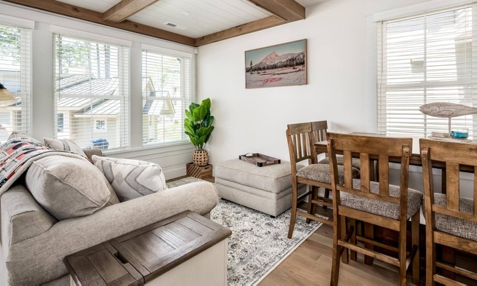 Laconia Cabaña | 2 Bedroom Newly Built Home with Boat Dock