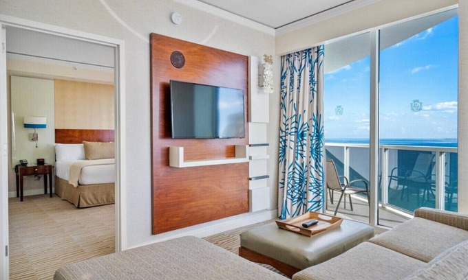 Sunny Isles Beach Hotel | 2-Bedroom Ocean View Apartment with Kitchen in Luxury Beach Resort