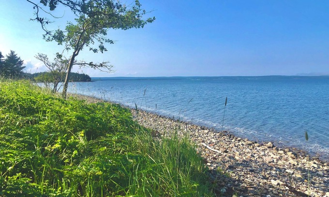 Richmond County Casa | 2-Bedroom Oceanfront in D'Escousse, Isle Madame