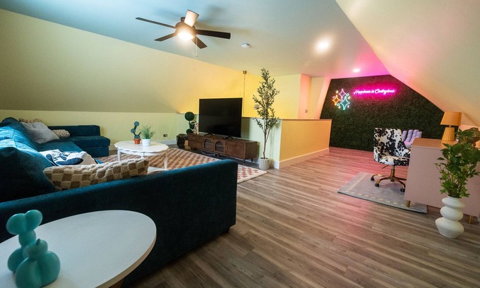 Rogers Park Apartamento | 2 bedroom Pastel Loft 1 mi from Lake Michigan!
