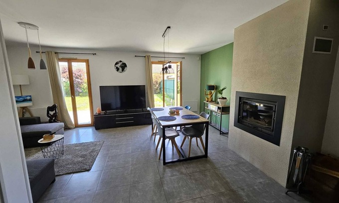 Villers-Cotterets Casa | 2 Bedroom Private vacation home