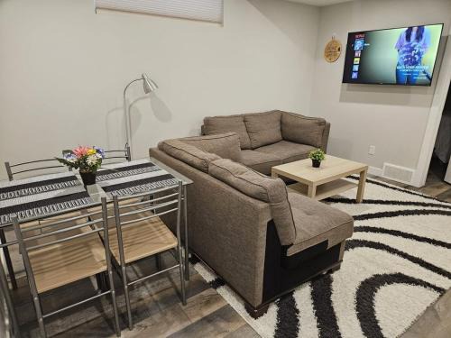Sage Hill Apartamento | 2-bedroom private entrance suite with full kitchen
