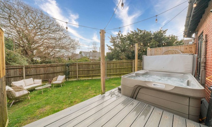 New Forest District Cabaña | 2-bedroom property in prime location