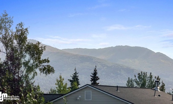 Northeast Anchorage Casa | 2 Bedroom Quiet Townhouse with Central Location
