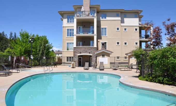 Quail Ridge Casa | 2 Bedroom Resort Condo w/Outdoor Pool - Top Floor!