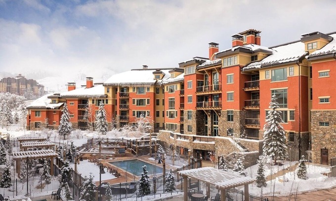 Park City Complejo | 2-bedroom resort in lovely Park City with fitness room, WiFi, AC