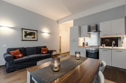 Quartiere XVII Trieste Apartamento | 2-Bedroom Roman Gem
