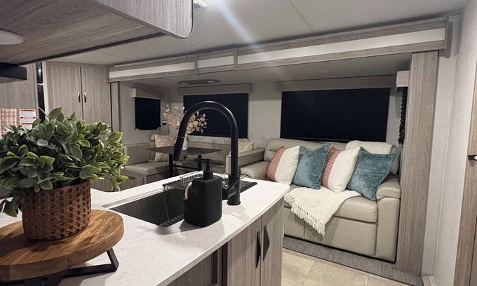 Panama City Beach Alquiler De RV | 2-bedroom RV in Marvelous Panama City Beach with WiFi, AC