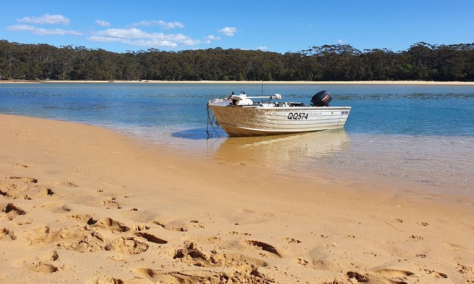 Kalaru Casa | 2 bedroom self contained unit, sleeps +6, five minutes to Tathra Beach