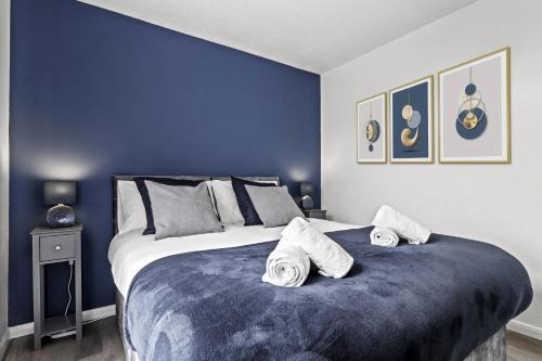 Kettering Apartamento | 2 Bedroom Serviced Apartment in Kettering Centre- Northampton, Sleeps 4, free parking, Wifi, Sky, Netflix