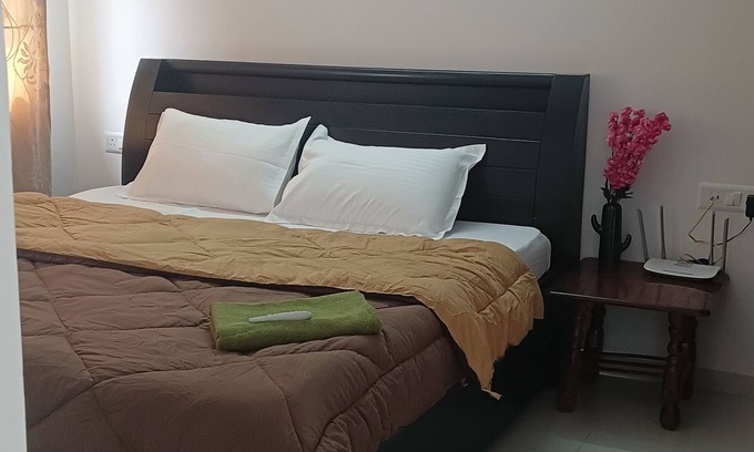 Hadapsar Apartamento | 2-bedroom skyhigh apartment in fabulous Pune with AC, fitness room, WiFi