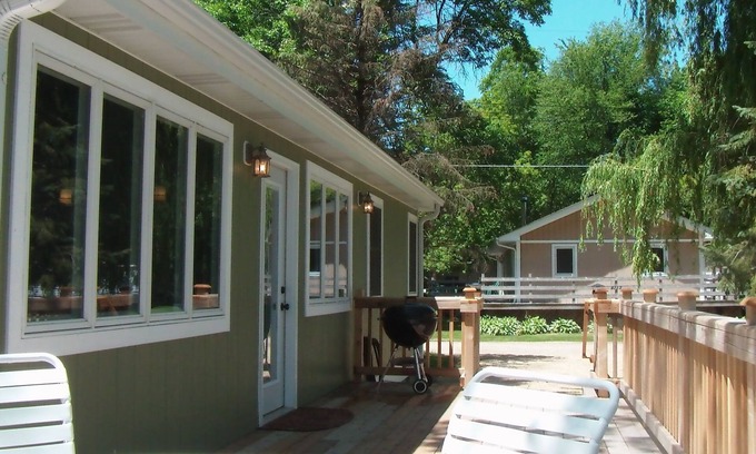 Delavan Lake Casa | ¡2 dormitorios para hasta 8 personas con deslizamiento de barco! Perros bienvenidos!