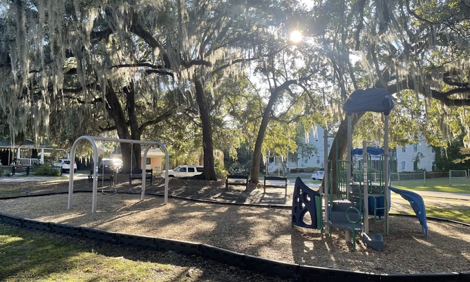 North Charleston Apartamento | 2 Bedroom STEPS to food & nightlife - Minutes to Beaches - NO cleaning fee!