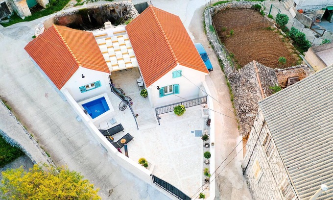 Dracevica Casa | Hermosa casa en Nerezisca con cocina