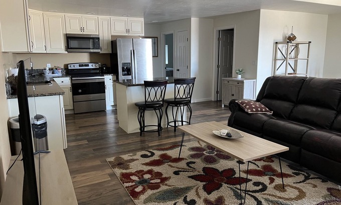 Ridgecrest Apartamento | 2 Bedroom Suite in Ridgecrest